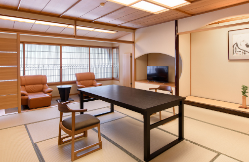 B檜の源泉内風呂付き客室(本館12.5畳)