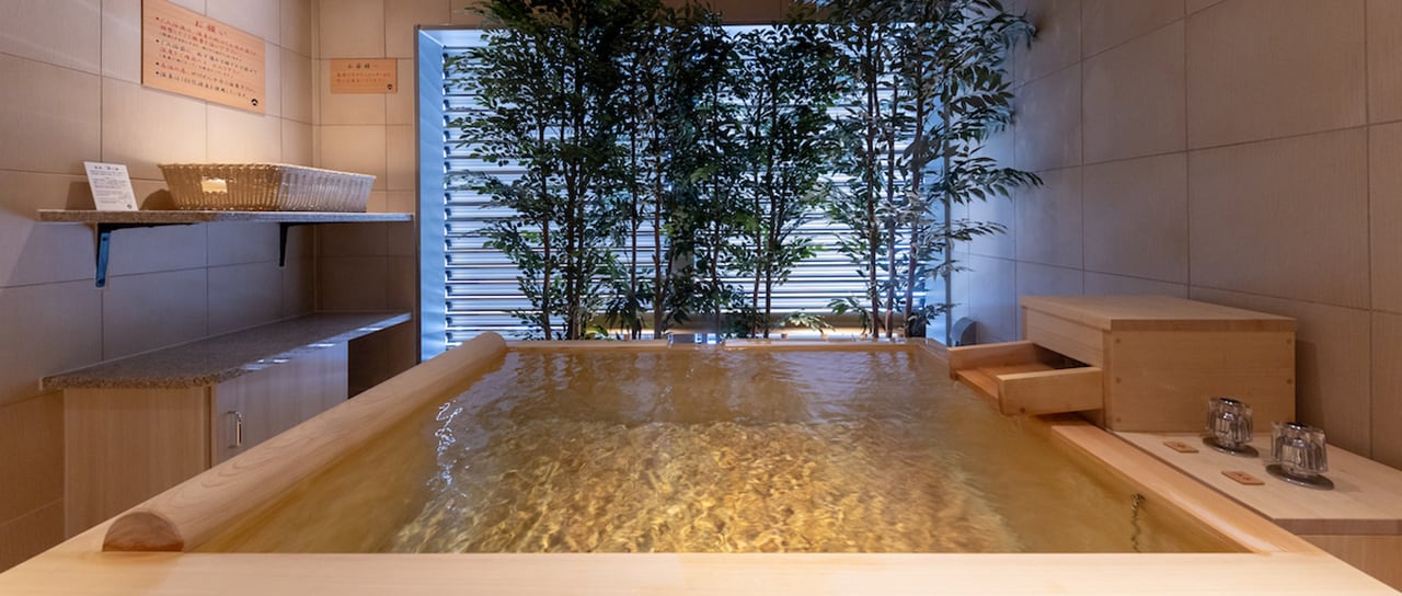 F檜の源泉室内露天風呂付き客室(本館12.5畳)