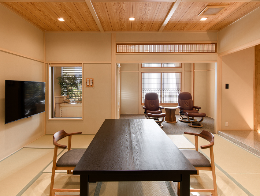 L檜の源泉室内露天風呂付き客室(本館13.5畳)